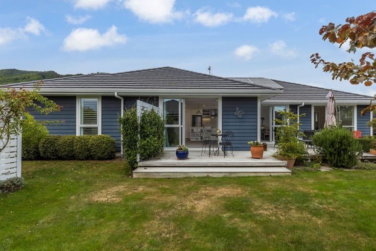 Photo of property in 27 Waipunahau Road, Waikanae, 5036