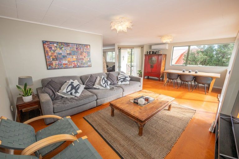 Photo of property in 2 Dudley Crescent, Cable Bay, 0420
