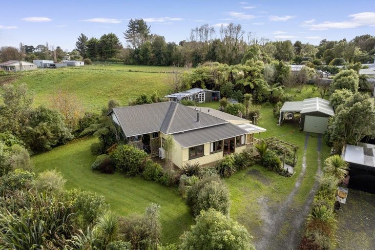 Photo of property in 36 Muhunoa Road West, Ohau, Levin, 5570