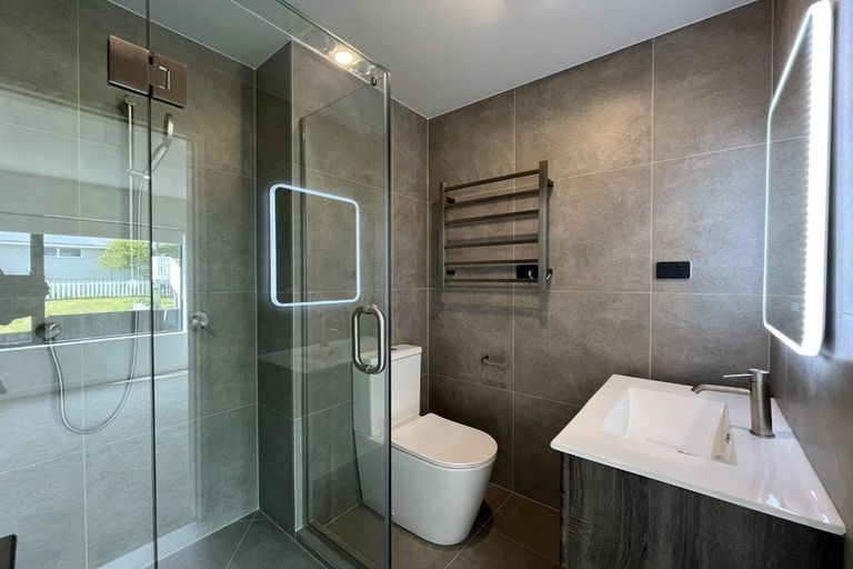 Photo of property in 98f Royal Road, Massey, Auckland, 0614