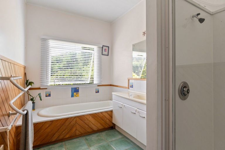 Photo of property in 42 Ferry Road, Waerengaahika, Gisborne, 4071