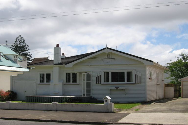 Photo of property in 81 Harbour View Road, Point Chevalier, Auckland, 1022