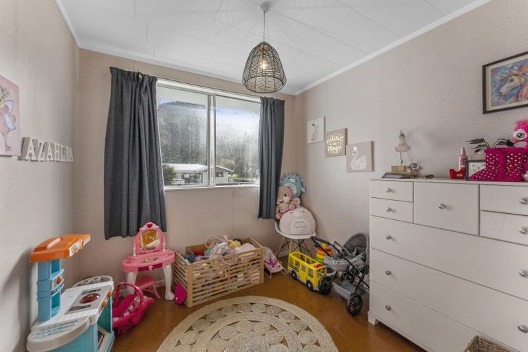 Photo of property in 2/1 Agate Grove, Birchville, Upper Hutt, 5018