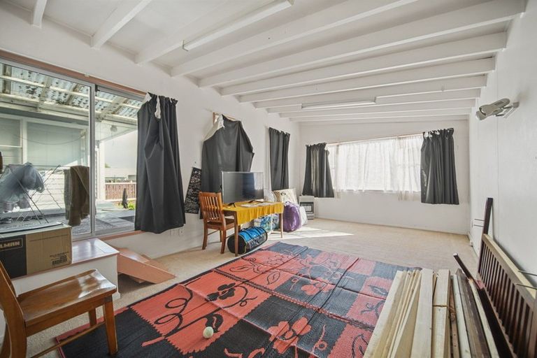 Photo of property in 57 Dale Crescent, Pakuranga, Auckland, 2010