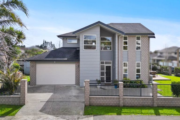Photo of property in 111 Lake Panorama Drive, Henderson Valley, Auckland, 0612