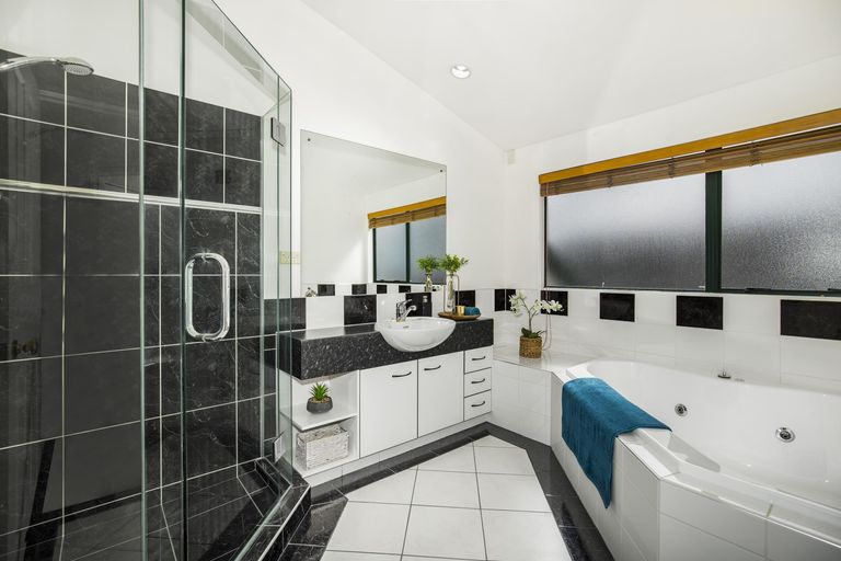 Photo of property in 82 Glenross Drive, Wattle Downs, Auckland, 2103