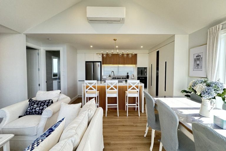 Photo of property in 7b Garadice Road, Rothesay Bay, Auckland, 0630