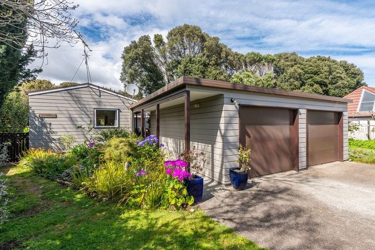 Photo of property in 2 Rata Street, Waikanae, 5036