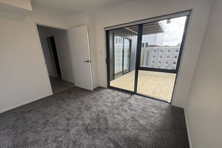 Photo of property in 10 Elcoat Avenue, Henderson, Auckland, 0612