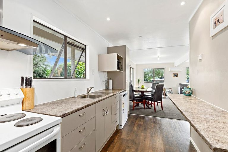 Photo of property in 6 Te Moau Avenue, Parakai, 0830