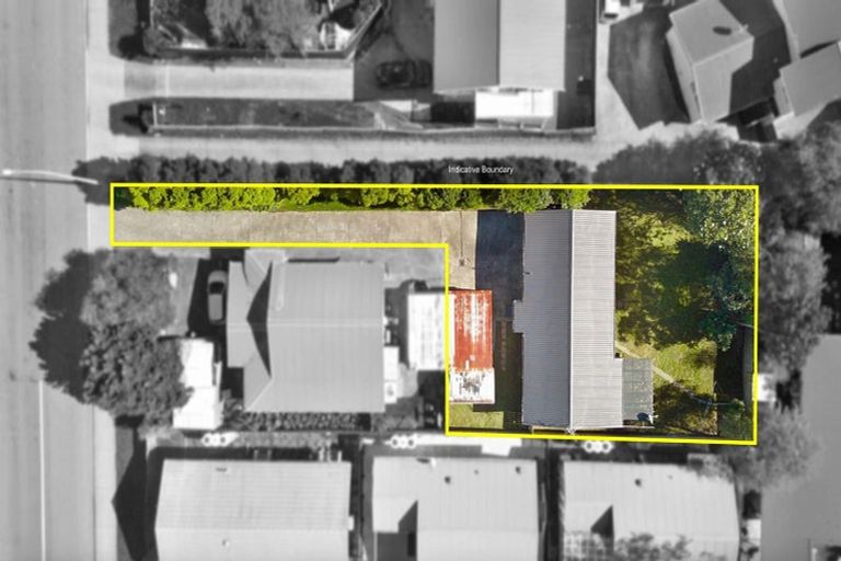 Photo of property in 1/134 Mcleod Road, Te Atatu South, Auckland, 0610