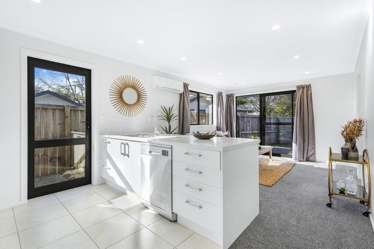 Photo of property in 2/23 Montgomery Crescent, Bader, Hamilton, 3206