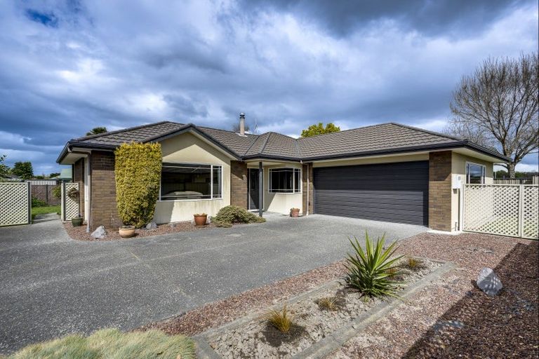 Photo of property in 19 Addington Place, Taradale, Napier, 4112