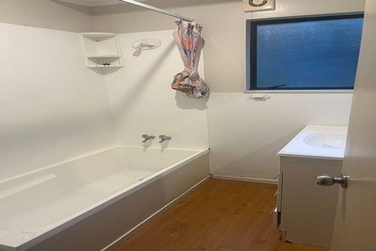 Photo of property in 1/42 Woodlands Crescent, Browns Bay, Auckland, 0630