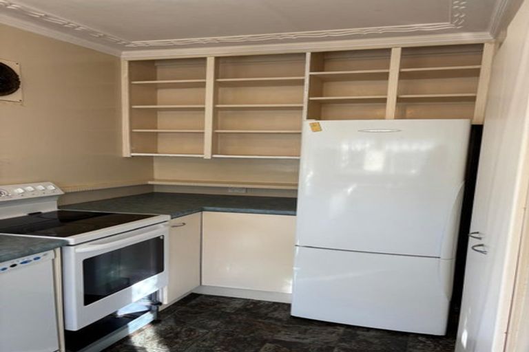 Photo of property in 465 Glenfield Road, Glenfield, Auckland, 0629