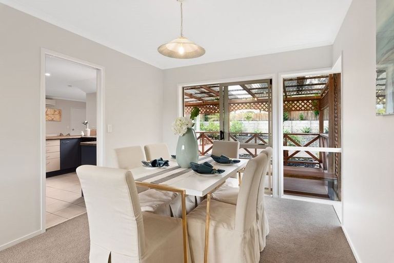 Photo of property in 54 Hillwell Drive, Henderson, Auckland, 0612