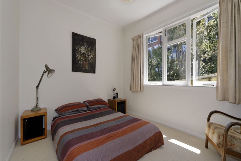 Photo of property in 3 Roland Hill, Glen Eden, Auckland, 0602