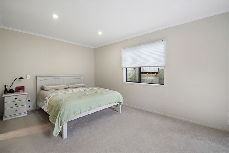 Photo of property in 42 Springvale Drive, Fairview Heights, Auckland, 0632