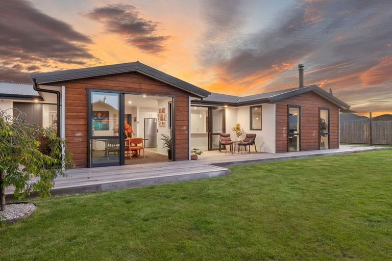 Photo of property in 9 Isthmus Place, Lake Hawea, Wanaka, 9382