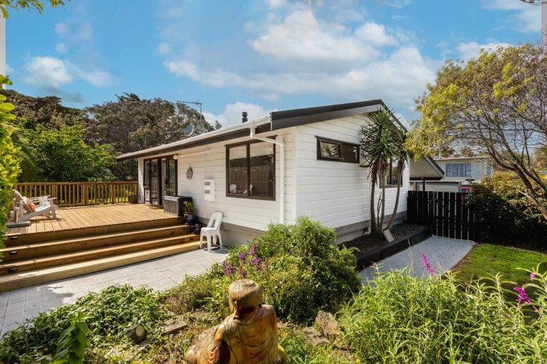 Photo of property in 124-126 Renown Road, Raumati South, Paraparaumu, 5032