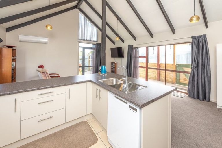 Photo of property in 180a Cornfoot Street, Castlecliff, Whanganui, 4501