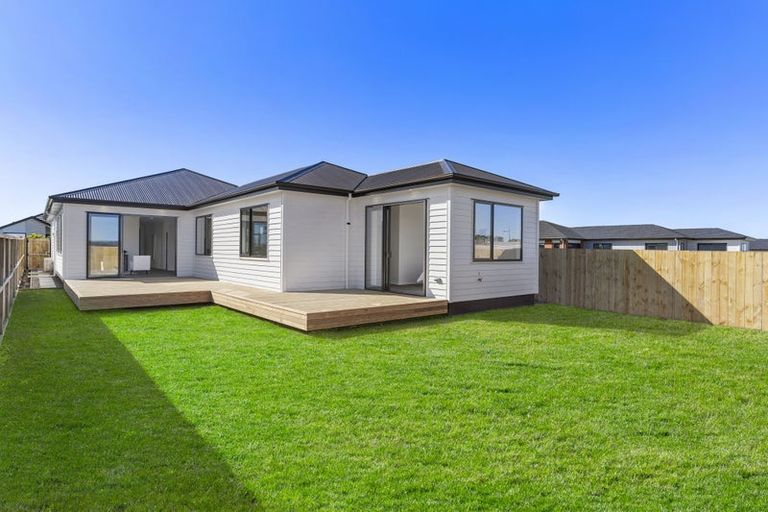 Photo of property in 21 Korowhiti Road, Clarks Beach, 2122
