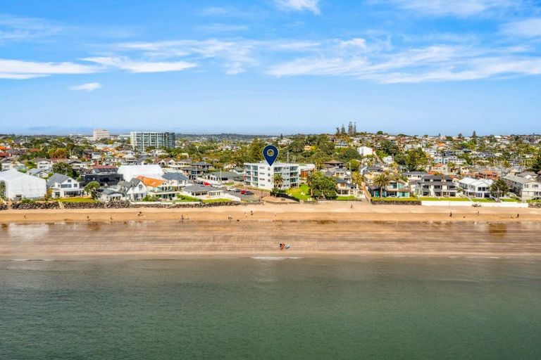Photo of property in Seaview Apartments, 13/64 Milford Road, Milford, Auckland, 0620