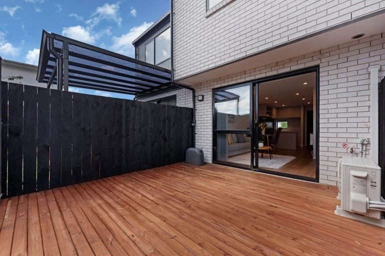 Photo of property in 2/119 Bruce Mclaren Road, Henderson, Auckland, 0612