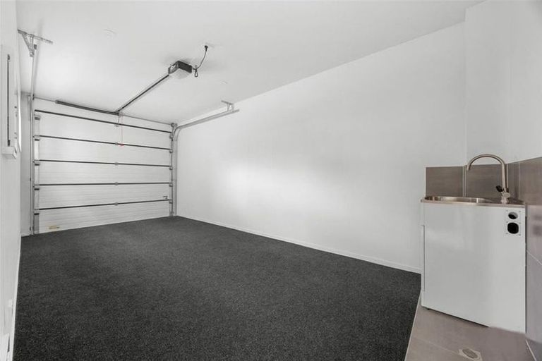 Photo of property in 63 Whare Kauri Road, Papakura, 2110