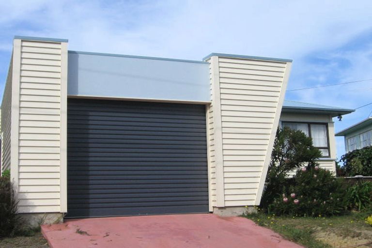 Photo of property in 82 Sidlaw Street, Strathmore Park, Wellington, 6022