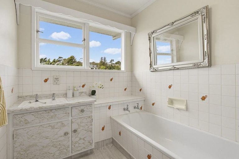 Photo of property in 9 Caesars Place, Churton Park, Wellington, 6037