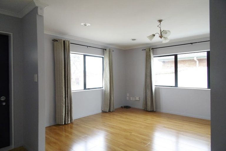 Photo of property in 72 Glenveagh Park Drive, Weymouth, Auckland, 2103