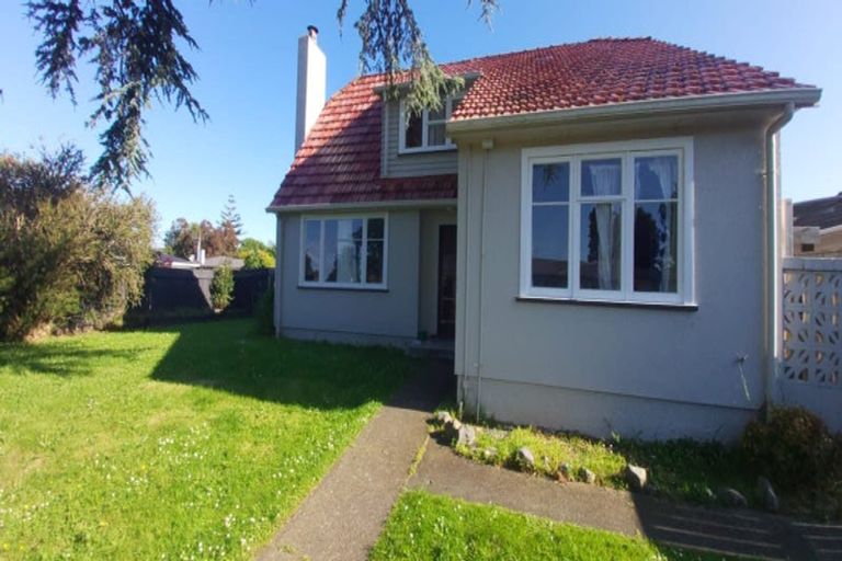 Photo of property in 2 Antrim Place, Hokowhitu, Palmerston North, 4410