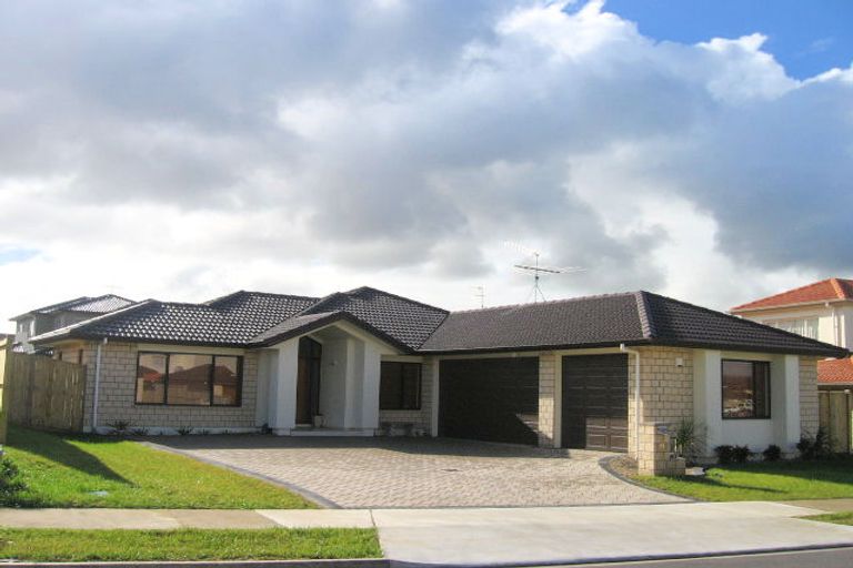 Photo of property in 32 Speyside Crescent, Flat Bush, Auckland, 2016