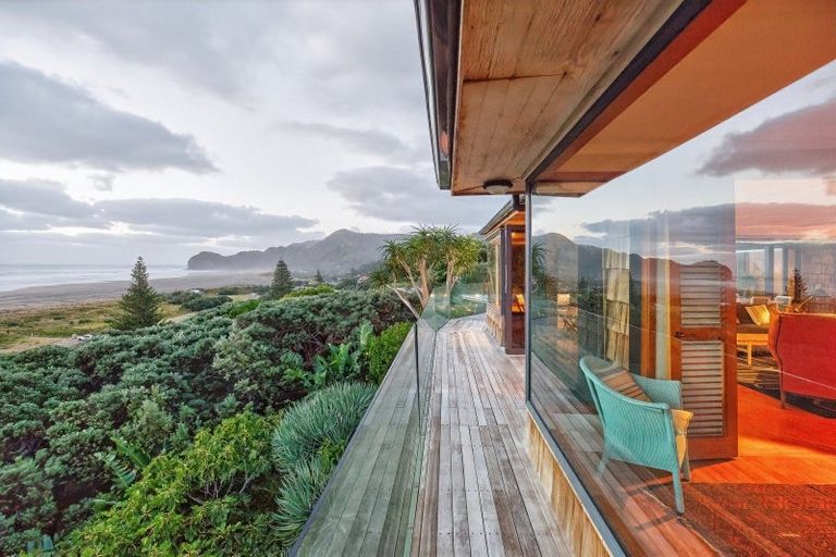 Photo of property in 24 Garden Road, Piha, 0772