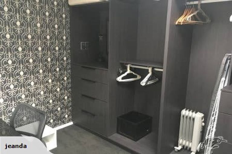 Photo of property in 17 Palliser Road, Roseneath, Wellington, 6011