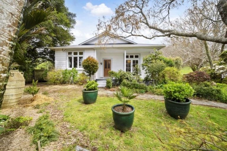 Photo of property in 562 Carrington Road, Hurworth, New Plymouth, 4371
