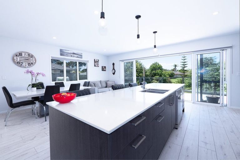 Photo of property in 2 Skippers Close, Haruru, 0204