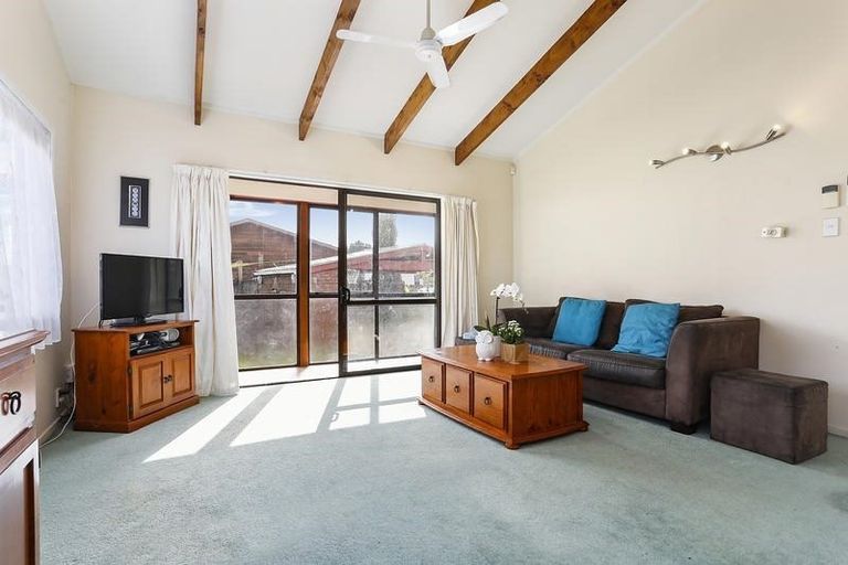 Photo of property in 3/388a West Coast Road, Glen Eden, Auckland, 0602