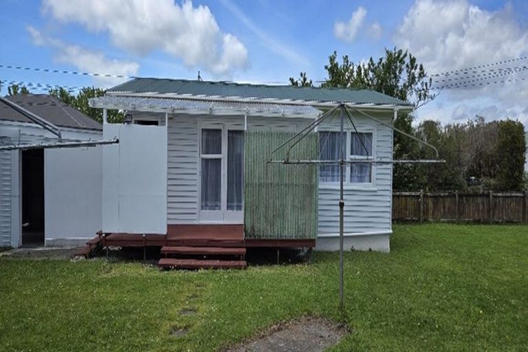 Photo of property in 67 View Road, Henderson, Auckland, 0612