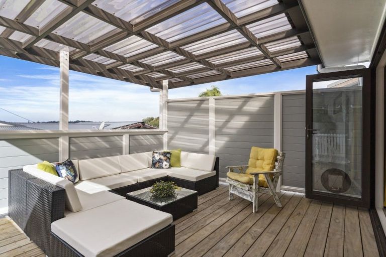Photo of property in 2/9 Lancaster Road, Beach Haven, Auckland, 0626