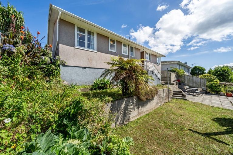 Photo of property in 25 Sievers Grove, Cannons Creek, Porirua, 5024
