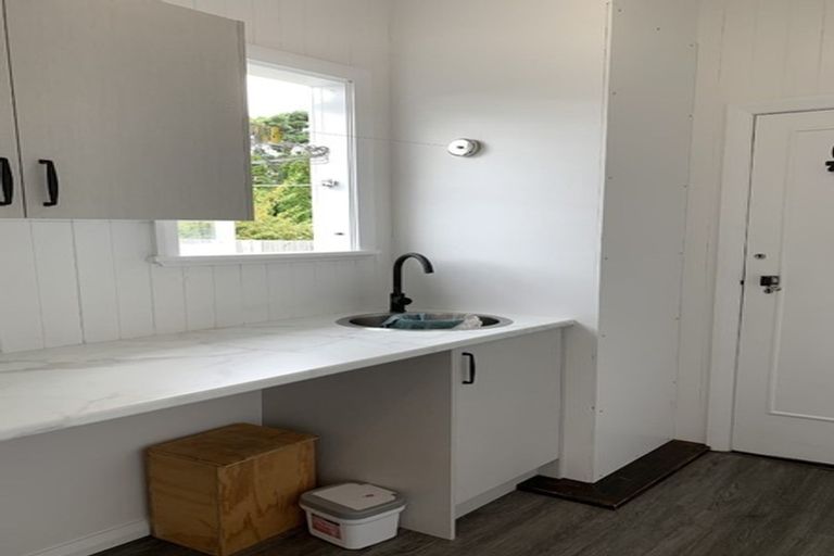 Photo of property in 43 Trinity Avenue, Epuni, Lower Hutt, 5011