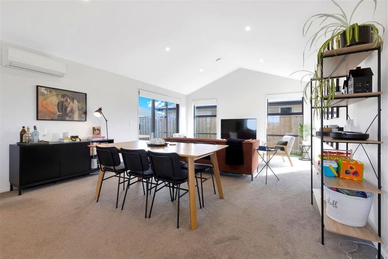 Photo of property in 9 Deans Place, Amberley, 7410