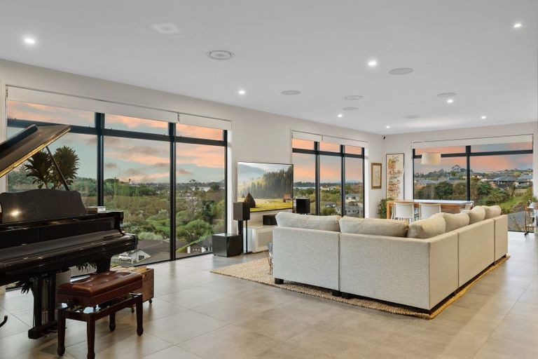 Photo of property in 101 Oteki Park Drive, Welcome Bay, Tauranga, 3112