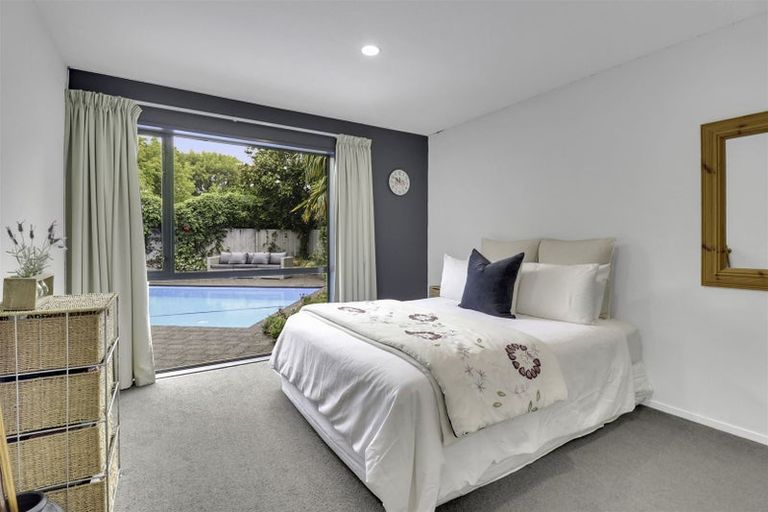 Photo of property in 9 Brockhall Lane, Avonhead, Christchurch, 8042