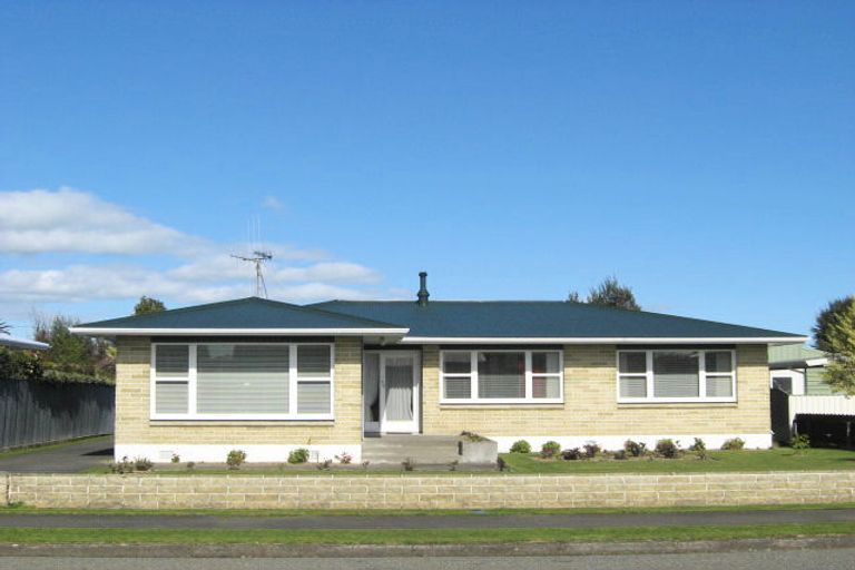 Photo of property in 22 Marlborough Street, Levin, 5510