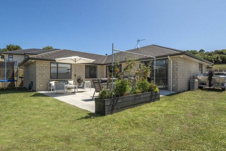 Photo of property in 3 Lakeside Terrace, Omokoroa, 3114