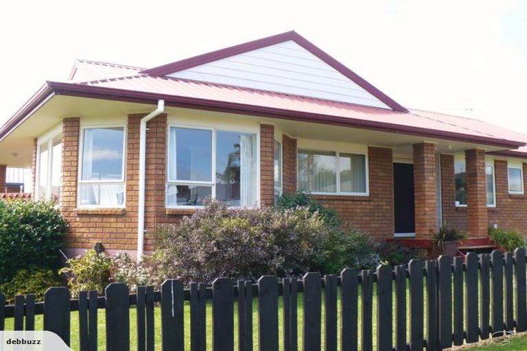 Photo of property in 25 Waitoa Street, Waiuku, 2123