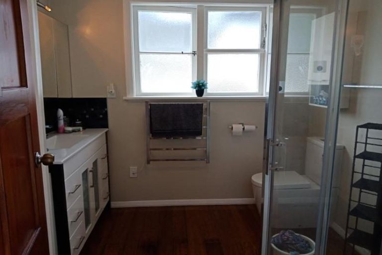 Photo of property in 11 Savage Crescent, Upper Hutt Central, Upper Hutt, 5018